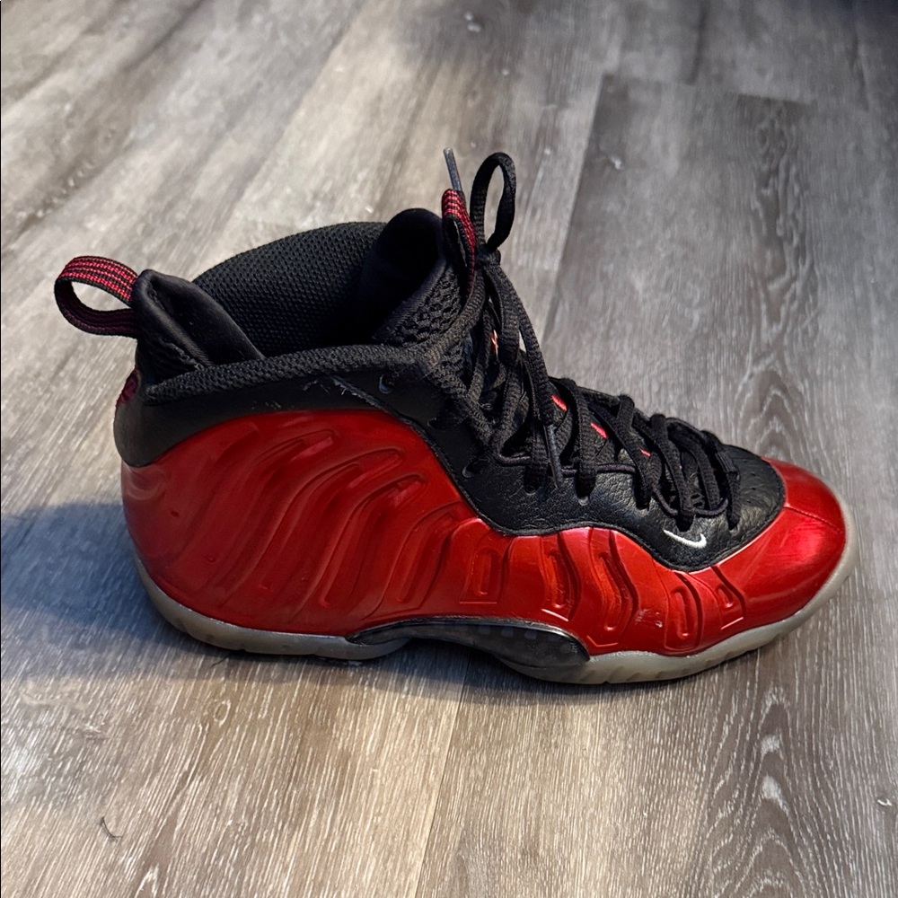 Nike Kids Black and Red Sneakers